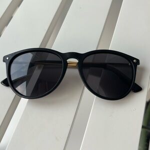 NWOT - Carfia Sunglasses